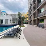 Pool View Arcadia Continental 1 Bedroom